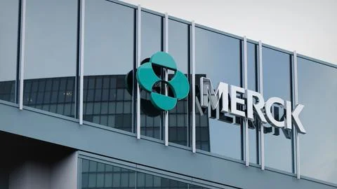 Merck Stock data presented on the logo of the office facade editorial Stock-Fotos