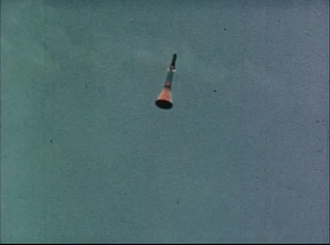 Mercury Project Engineers conduct simulated escape tests from rocket Video stock 297465001