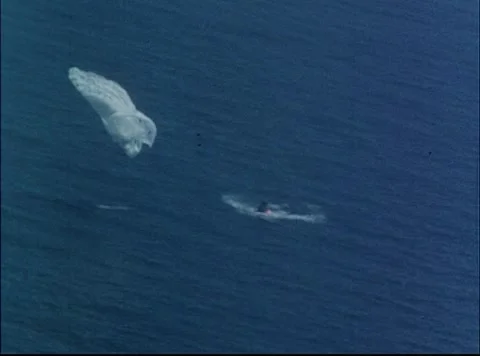 Mercury Project parachute released from capsule on impact with water Vídeos de archivo 297464974
