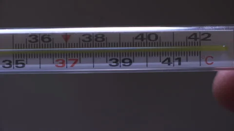Mercury thermometer in female hand, checking temperature. Video stock 144620775