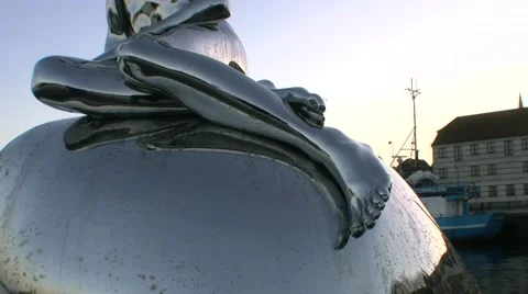 MerHan sculpture in Helsingor 스톡 동영상 46851295
