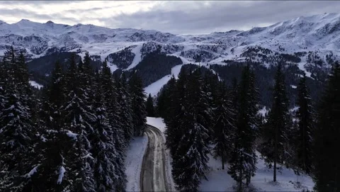 Meribel Mountain Road Van Pine Forest Bridge Aerial Drone Video Winter 4K Vídeo Stock 336288366