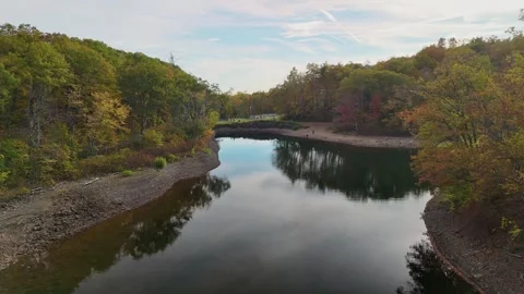 Merimere Reservoir Loop: Drone view of calm autumn lake with colorful trees... Stock Footage 319884032