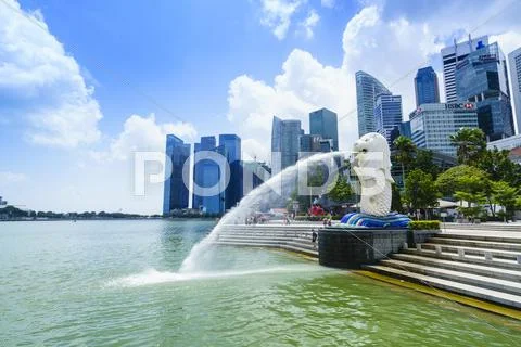 Merlion statue, the national symbol of Singapore and its most famous landmark, Stock Photos