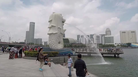Merlion Statue near Downtown Core, Marina Bay, Merlion Park, Singapore 库存影片 334683050