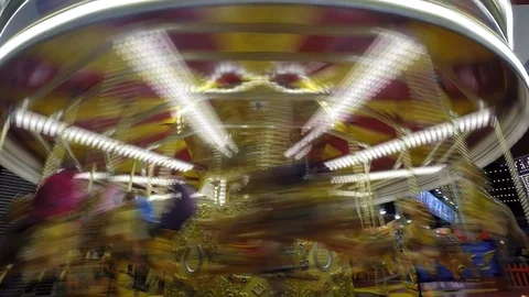Merry-go-round spinning quickly Stockbeeldmateriaal 102428075