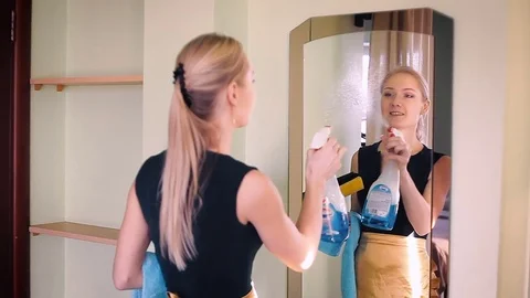 Merry maid cleans a mirror Stock Footage 82164181