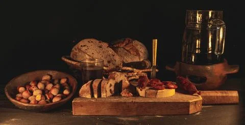 Mesa con comida y bebida Stock Photos