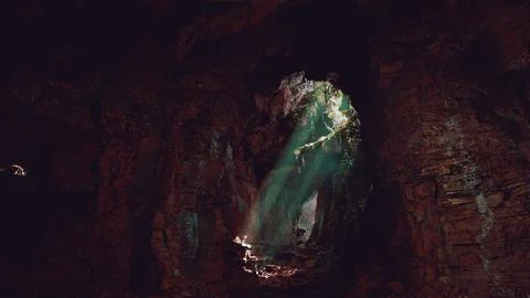 A mesmerizing cave filled with sparkling rocks 스톡 일러스트