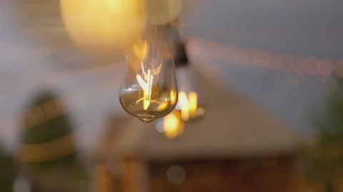 Mesmerizing Close-Ups of Glowing Light Bulbs Enhanced by Warmly Blurred String Vidéo 318525595