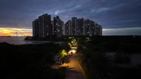 A mesmerizing drone panorama of Forest City at night Vídeo Stock 332101059