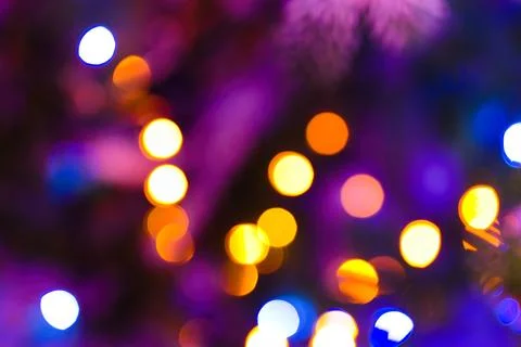 A mesmerizing image captures the enchanting glow of blurred lights. Stock-Fotos