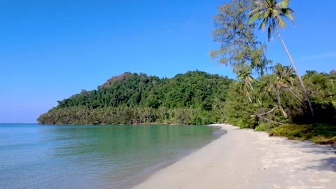 Mesmerizing Koh Kood paradise with pristine beaches and serene landscapes Vídeo Stock 327626578