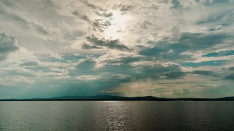 A mesmerizing landscape view of a calm freshwater lake. Cloudy sky. Vidéo 337564831
