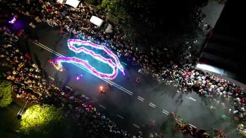 A mesmerizing LED giant dragon dance lights up the night with flowing 스톡 동영상 318096808