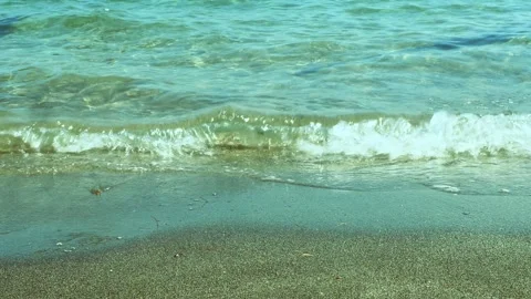 Mesmerizing ocean waves sandy shoreline. Video stock 317445087