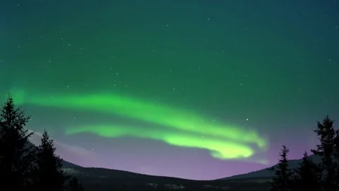 Mesmerizing timelapse of the dazzling Northern Lights in Svalbard, Norway, set Vídeos de archivo 334658907