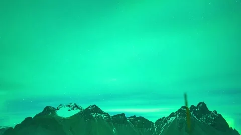 Mesmerizing timelapse of the dazzling Northern Lights in Svalbard, Norway, set Vídeos de archivo 334659073