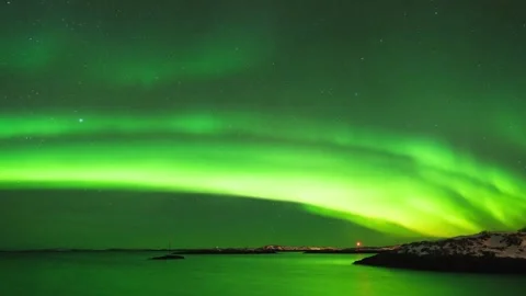 Mesmerizing timelapse of the dazzling Northern Lights in Svalbard, Norway, set Vídeos de archivo 334659185