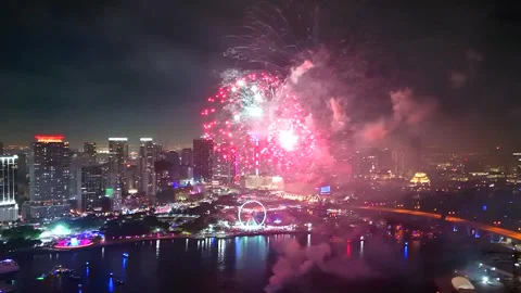 A mesmerizing view from above as fireworks ignite the sky, reflected in the 動画素材 313328762