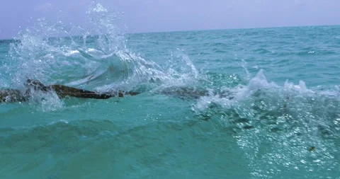Mesmerizing view of the crystal water of the Indian ocean. Video stock 266145016