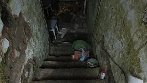 The mess left behind by the Russian army in Ukraine 動画素材 200916012