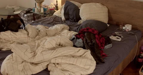 Mess in room. Things and objects lie floor, bed dismantled. 스톡 동영상 237554556