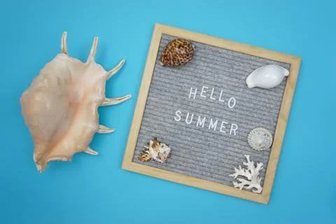 A message on a board that says hello summer Stock Photos