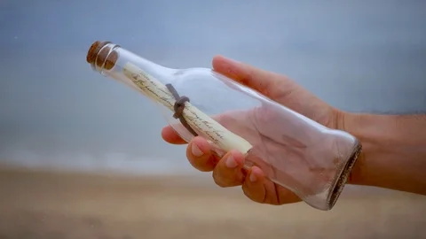 Message in a bottle Video stock 108653051