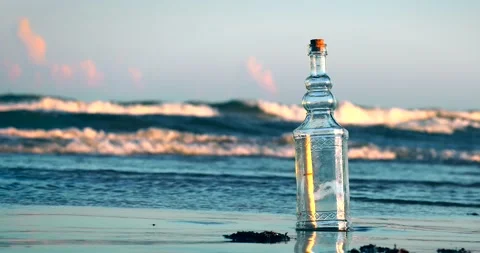 Message in a Bottle Vídeos de archivo 138519705