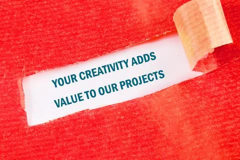 A message emphasizes the importance of creativity in enhancing project outcom Stockfoto's