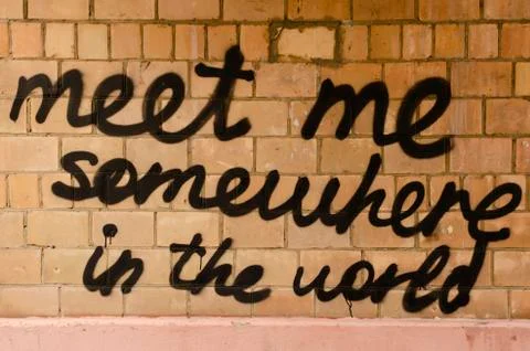 A message on the wall, painted with paint. Foto stock