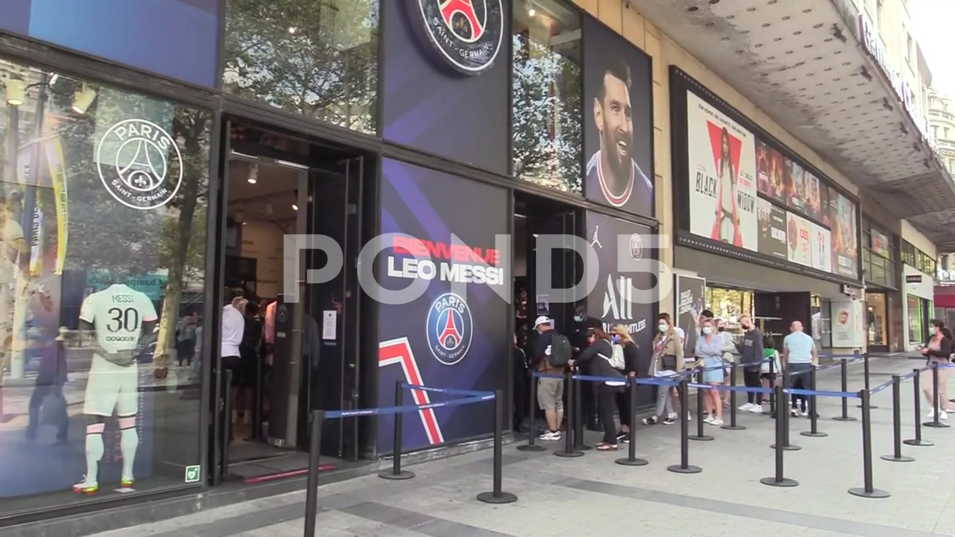 Boutique psg des champs elysees hi-res stock photography and