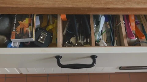 Messy Kitchen Drawer Opening 库存影片 105658233