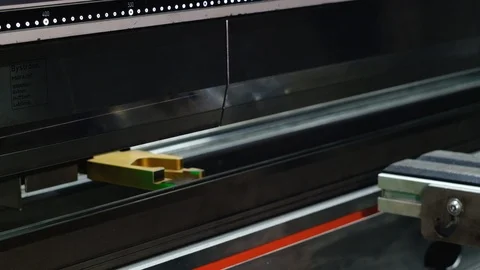 Metal bending on metal processing equipment Stock-Footage 125017140