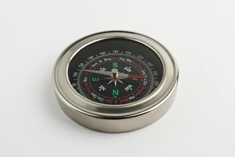 Metal Compass on White Background – Navigation Tool Close-Up Foto stock