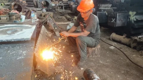 Metal cutting with torch in workshop – Magetan, Indonesia – January 3, 2025 Stock Footage 260351677