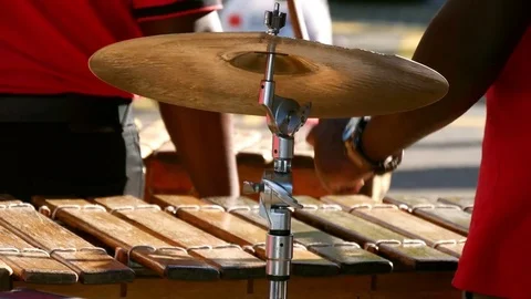 Metal cymbal with broken section on a stand  hit with drumstick in foreground Vidéo 80342280