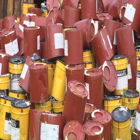 Metal drums of paint Vídeo Stock 69547910