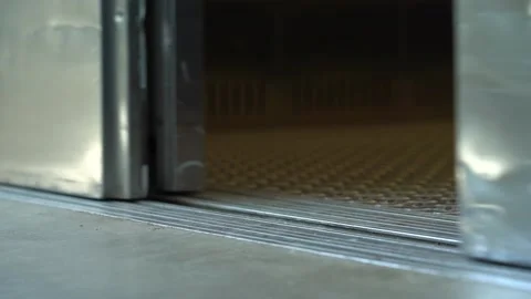 Metal elevator doors open 動画素材 161815763