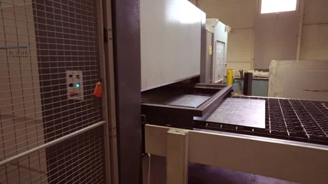 Metal forming press 動画素材 274435801