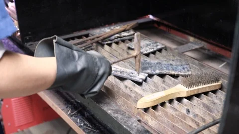 Metal Hammering in Workshop 1 Vidéo 97982825