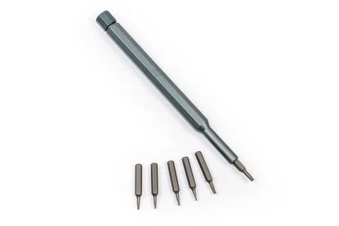 Metal mini screwdriver with interchangeable bits different sizes close-up Foto stock