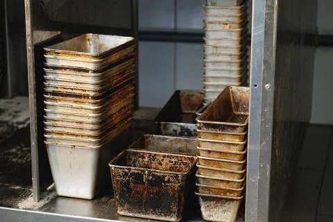 Metal molds or containers for baking bread. Foto stock