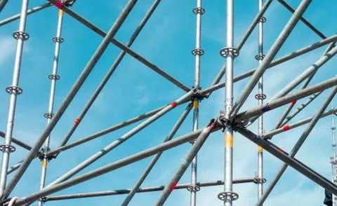 Metal pipe frame structure on blue sky background. Industrial construction fr Stock-Fotos