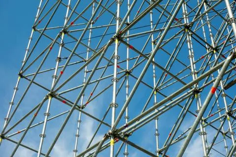 Metal pipe frame structure on blue sky background. Industrial construction fr Stock-Fotos