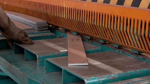 Metal pressing in a shipyard Vídeos de archivo 95719848