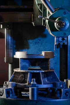 Metal processing machine, mechanical engineering concept Stockfoto's