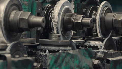 Metal profile forming machine. Sheet metal processing. Vídeo Stock 120981829