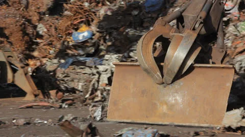 Metal scrap 스톡 동영상 25631313
